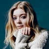 Becky Hill, Weiss