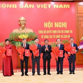 Thời sự 12h 1/4/2026: Công bố Quyết định của Bộ Chính trị về công tác tổ chức và cán bộ