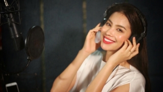 Và Lắng Nghe Mình - Phạm Hương