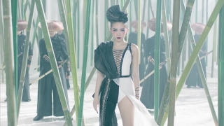 Big Girls Don't Cry - Tóc Tiên