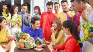 Mùa Xuân Trở Về - Sơn Ngọc Minh, Hari Won