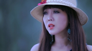 Bước Giữa Những Yêu Thương - Kim Khánh Chi