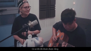 Không Bình Thường (Guitar Version) - Vicky Nhung