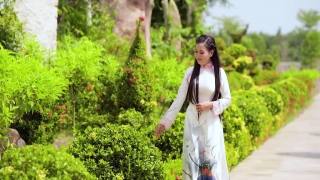 Chắp Tay Niệm Phật - Lê Như