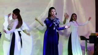 Vùng Lá Me Bay (Minishow Căn Nhà Màu Tím) - Dương Hồng Loan