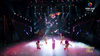 Đời Em Là Cánh Bướm - Hoàng Châu