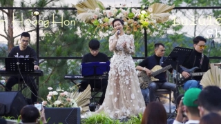 Xin Giữ Cho Em Hoàng Hôn (Live Version) - Uyên Linh