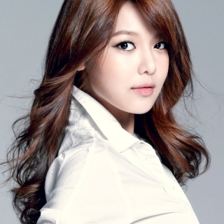 Soo Young (Girls' Generation)