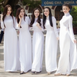 Bốn Mùa